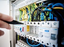 Normal_elektronica__elektrisch__techniek__draden__stoppenkast__gereedschap__installatie__monteur